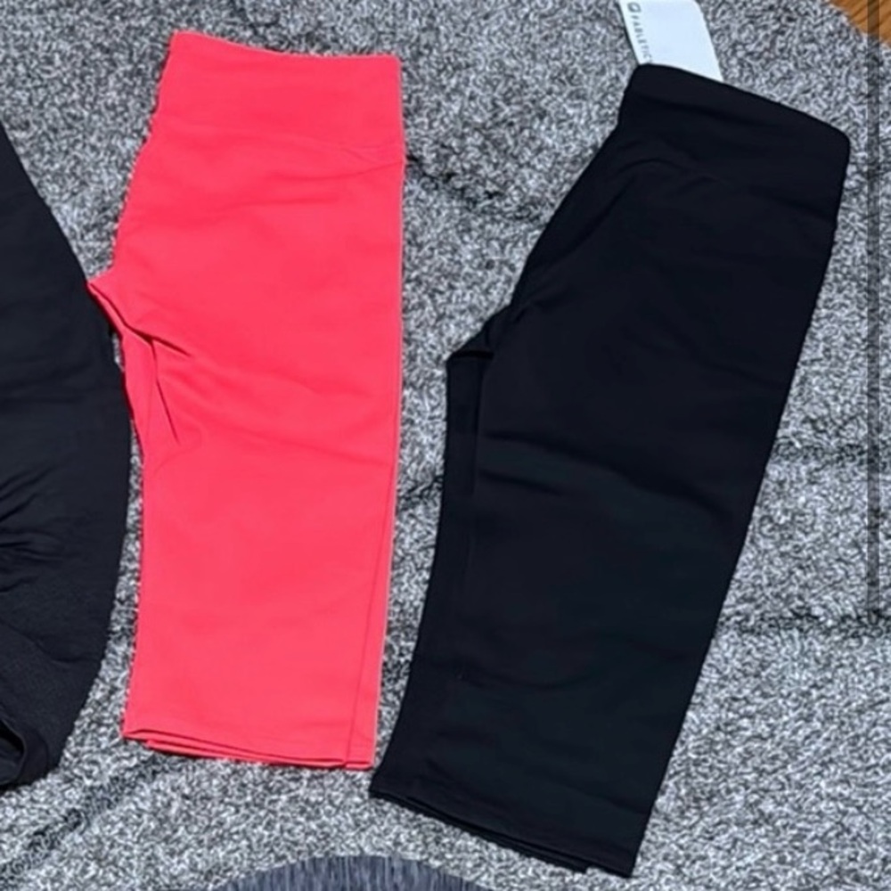 *ADD ME FOR FREE TO ANY ORDER $50+* Fabletics Capri Paint Bundle